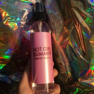 HOT GIRL SUMMER HYDRATING FACIAL MIST